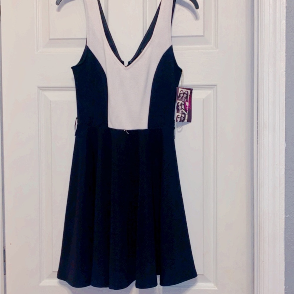 Black and white a like dress